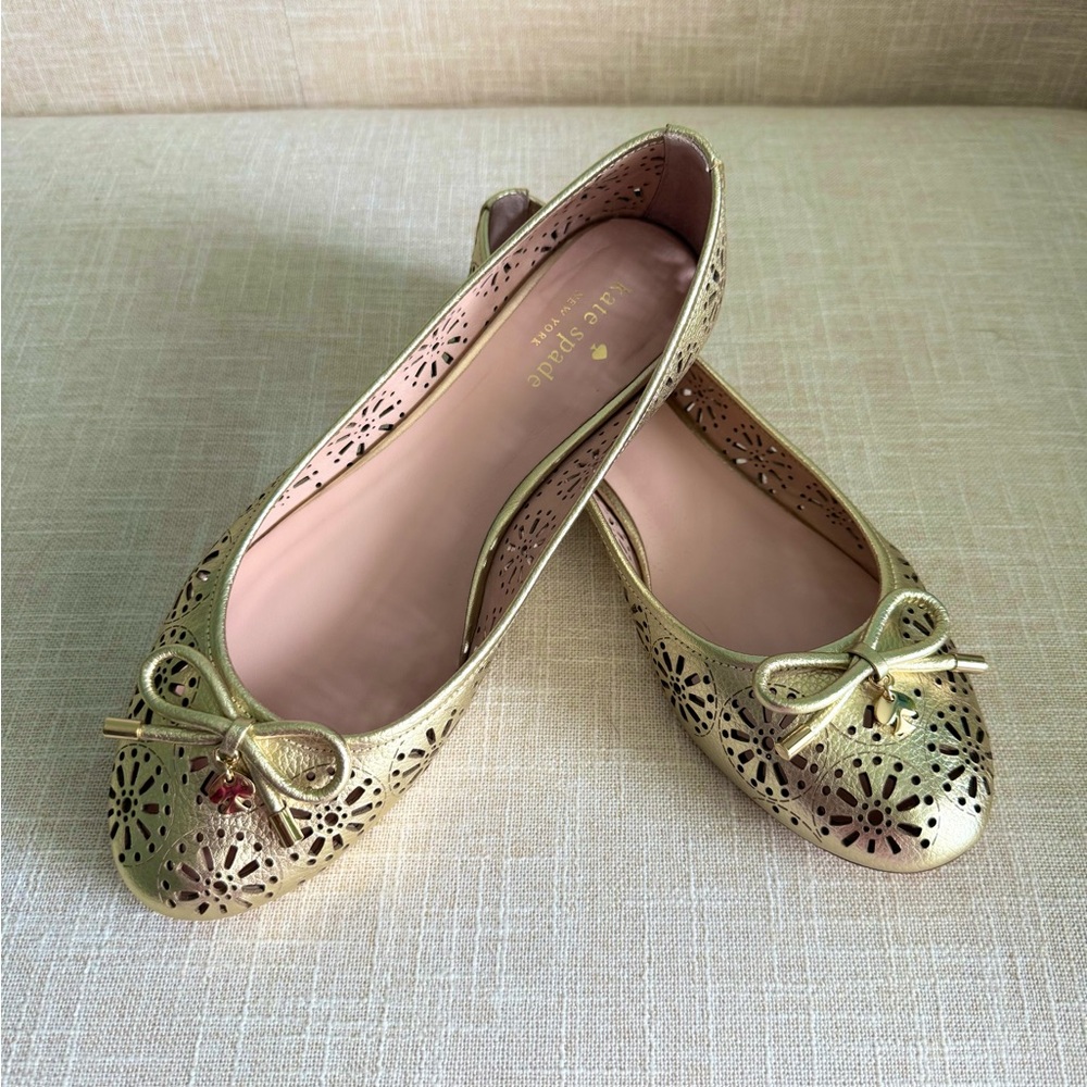 NWT.🌸Kate Spade Gold Laser-Cut Flats with Bow